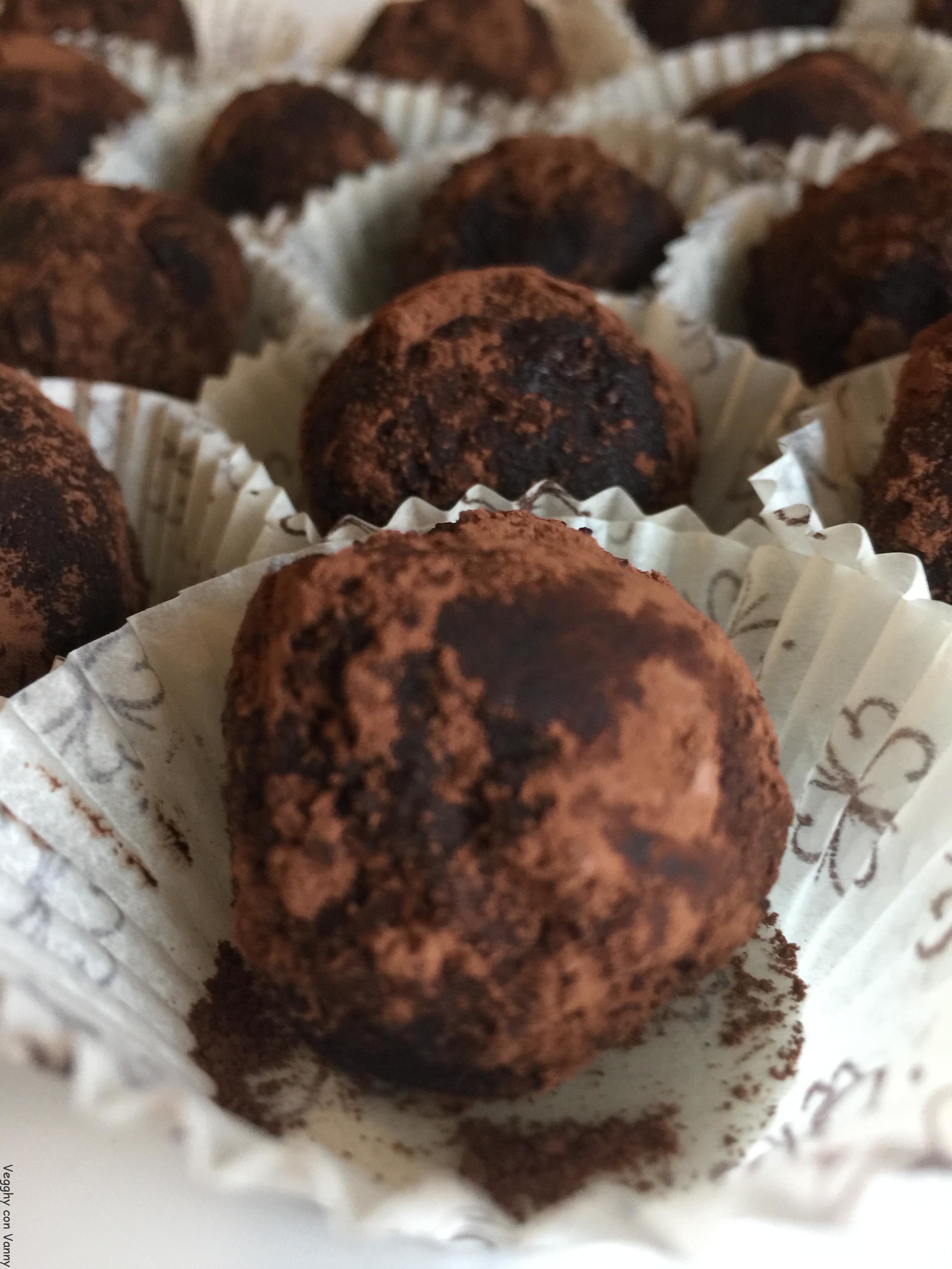 Tartufini al cacao e marmellata di arance,zenzero e peperoncino ciliegino (vegan)